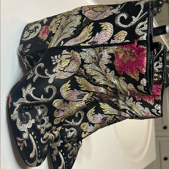 Sam Edelman Black and Pink Ankle Booties with Vintage Charm - Picture 2 of 6